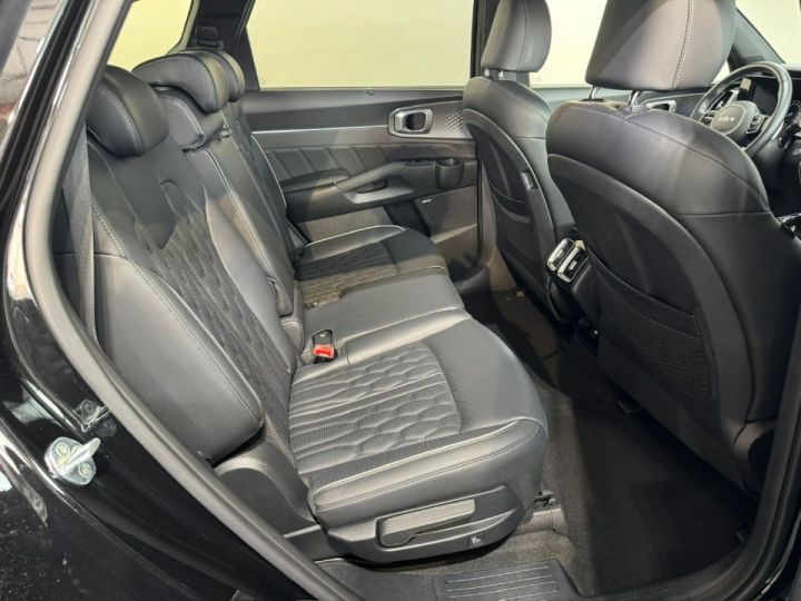 Kia Sorento 1.6 T-GDi Hybride Rechargeable 265 ch 7pl 4x4 BVA6 Premium Noir - 16