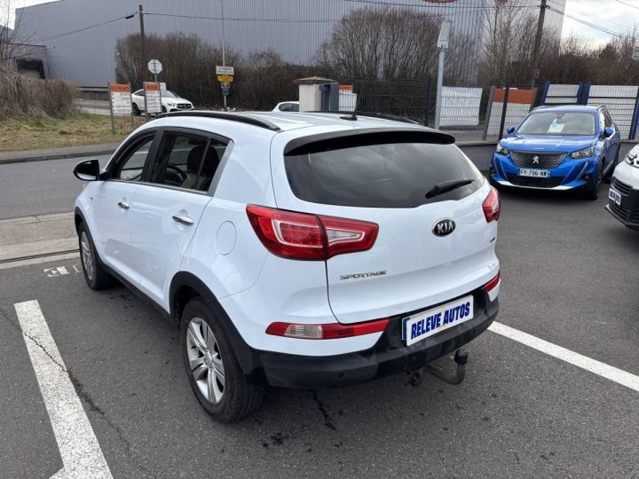 Kia Sportage III 1.7 CRDi 115 Design Edition  - 4