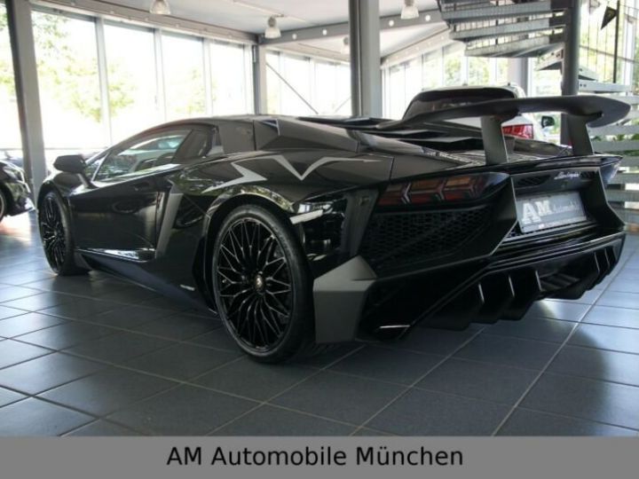 Lamborghini Aventador noire - 3