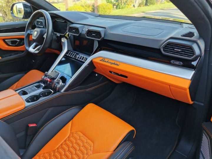 Lamborghini Urus noir  - 13