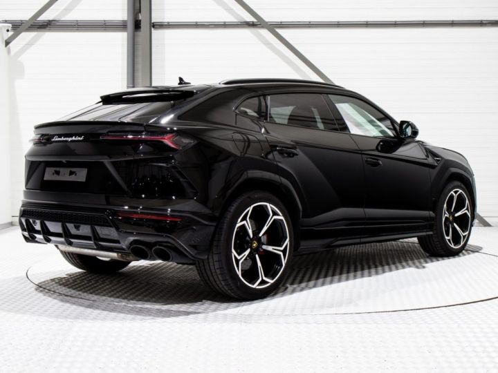 Lamborghini Urus noir - 4