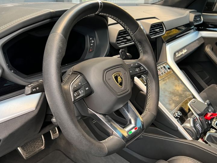 Lamborghini Urus Lamborghini Urus - LOA 1 877 euros par mois - 5 places - Malus payé Gris Antracite - 12