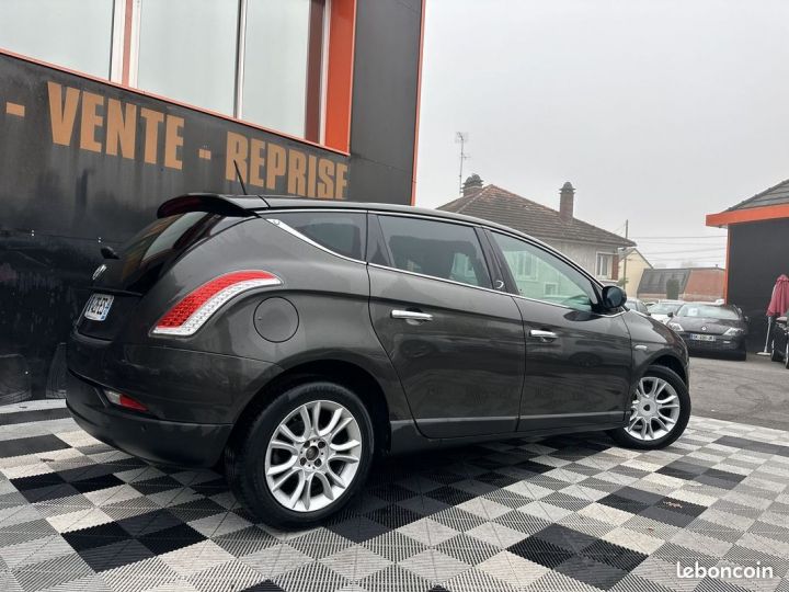 Lancia Delta 1.6 MULTIJET 120 16V DPF PLATINO Gris - 3