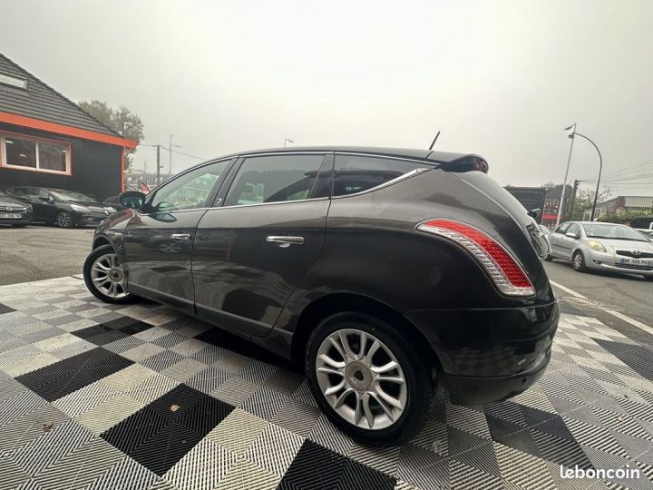 Lancia Delta 1.6 MULTIJET 120 16V DPF PLATINO Gris - 9