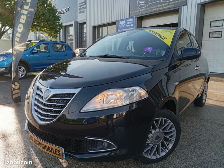 Lancia Ypsilon 12ess crit air 1 led clim navigation 40.000klm garantie 12 mois 6990 Noir - 1