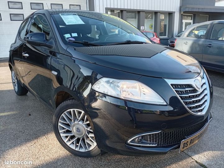 Lancia Ypsilon 12ess crit air 1 led clim navigation 40.000klm garantie 12 mois 6990 Noir - 2