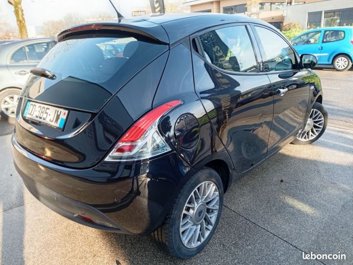 Lancia Ypsilon 12ess crit air 1 led clim navigation 40.000klm garantie 12 mois 6990 Noir - 3