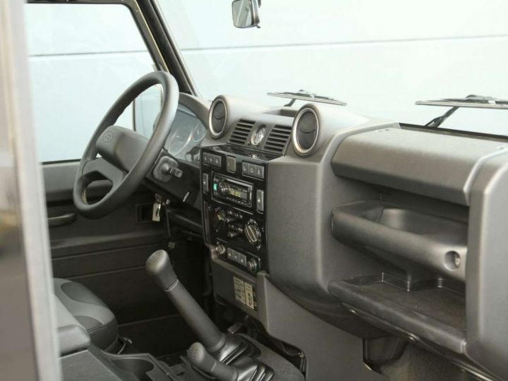 Land Rover Defender 90 Eastnor Low Mileage 1st Owner Noir - 12