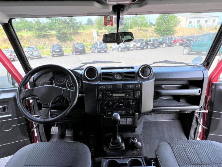 Land Rover Defender 90 Station Wagon TD4 Bordeaux - 17