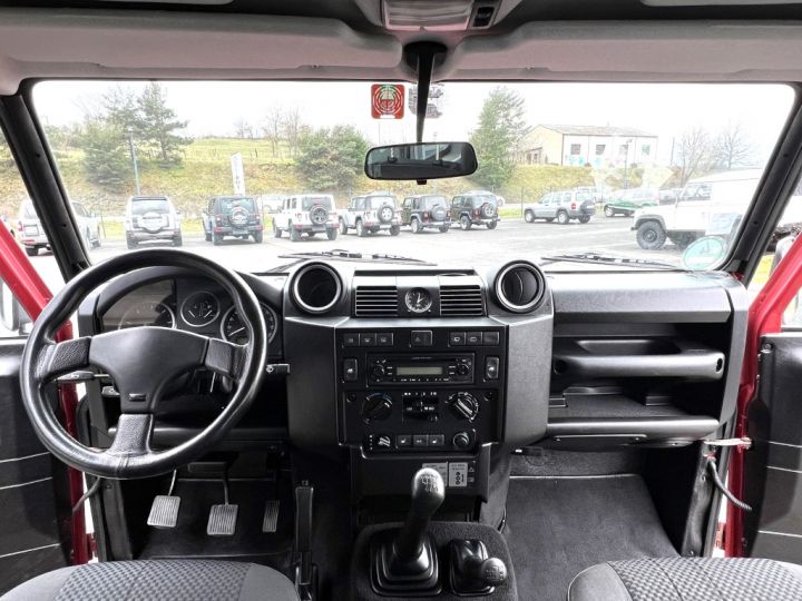 Land Rover Defender 90 Station Wagon TD4 Bordeaux - 17