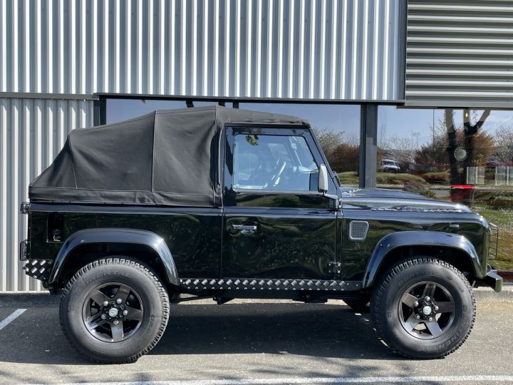 Land Rover Defender LAND ROVER DEFENDER 90 TD4 122 EDEN PARK EDITION noir metal - 4