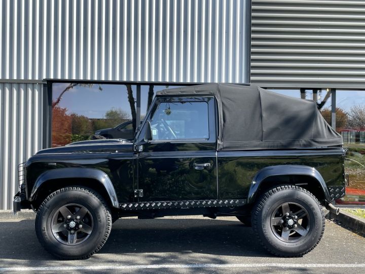 Land Rover Defender LAND ROVER DEFENDER 90 TD4 122 EDEN PARK EDITION noir metal - 7