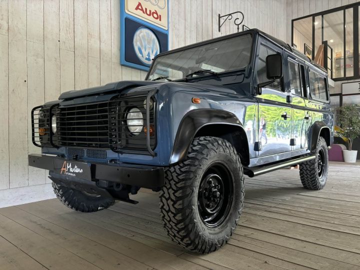 Land Rover Defender TD5 110 SW 9PL TVA Bleu - 2