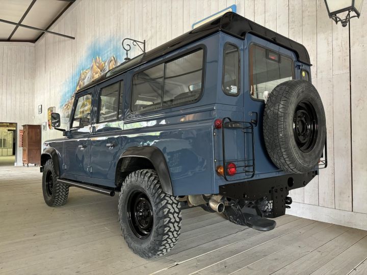 Land Rover Defender TD5 110 SW 9PL TVA Bleu - 4