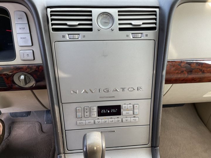 Lincoln NAVIGATOR 5.5 V8 300 ULTIMATE 4X4 BVA Noir - 24