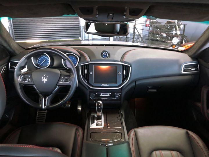 Maserati Ghibli V6 3.0 S Q4 - Toit Ouvrant - Pack Sport + Business Plus + Premium + Confort + Carbone - Révisée 01/2023 - Gar. 12 Mois Gris Métallisé - 9