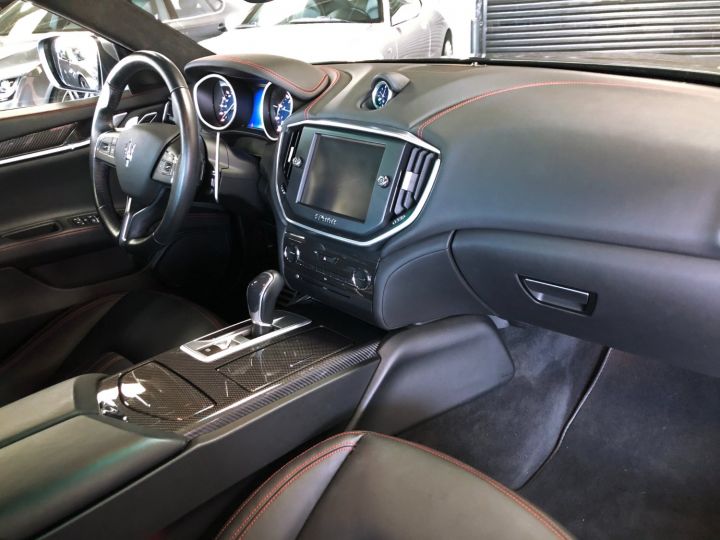 Maserati Ghibli V6 3.0 S Q4 - Toit Ouvrant - Pack Sport + Business Plus + Premium + Confort + Carbone - Révisée 02/2023 - Gar. 12 Mois Gris Métallisé - 12