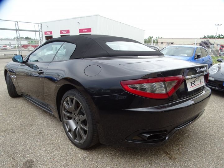 Maserati Grancabrio 4.7L Sport 460Ps BVA ZF/Echap Sport Bi Xénon  PDC  1ere Main  noir metallisé - 4