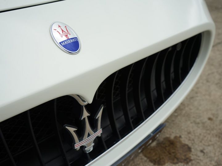 Maserati GranTurismo 4.7 S BVR F1 - Pack Carbone MC Sport Line - Origine France - Révisée 04/2024 - Embrayage 49% - PARFAIT Etat - Garantie 12 Mois Blanc Eldorado - 10