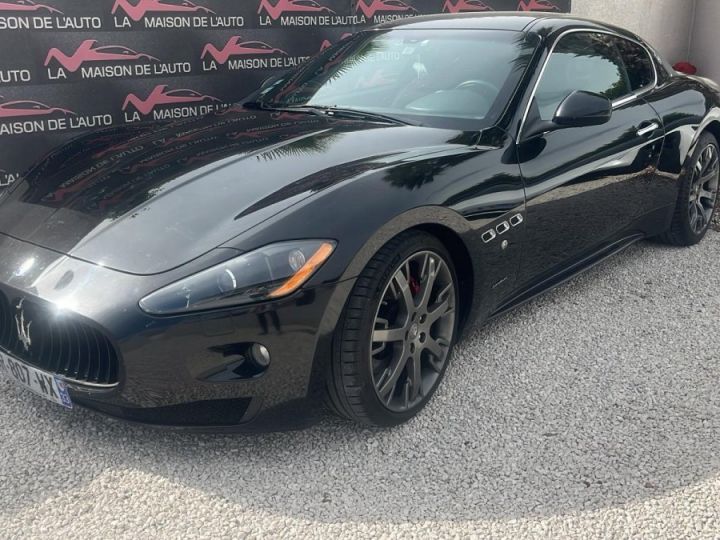 Maserati GranTurismo S NOIR - 12