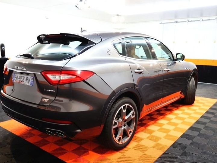 Maserati Levante 3.0 V6 275CH DIESEL Gris F - 2