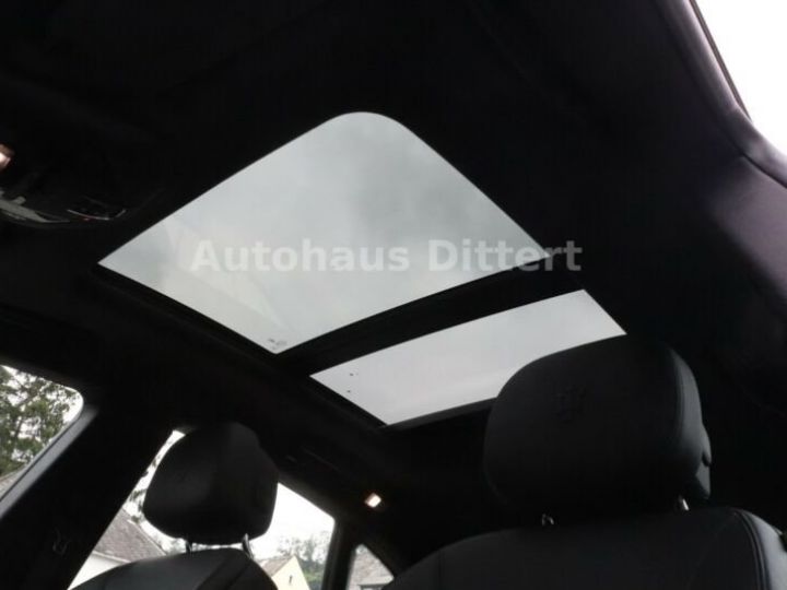 Maserati Levante 3.0 V6 / Toit Panoramique/ GPS / Bluetooth / Apple CarPlay / Caméra 360 °/ Garantie 12 mois Noir métallisée  - 3