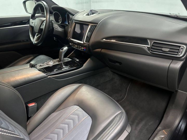 Maserati Levante S Q4 GRANLUSSO*ATT*PANO*HIVER*SOFTCLOSE Noir Metallisé - 18