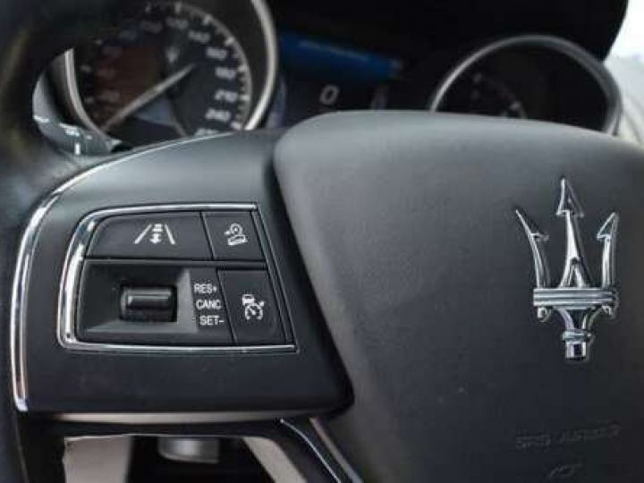 Maserati Levante  V6 Diesel 275 CV AWD FULL OPTION / GPS / TOIT OUVRANT / GARANTIE 12 MOIS Noir métallisée  - 11