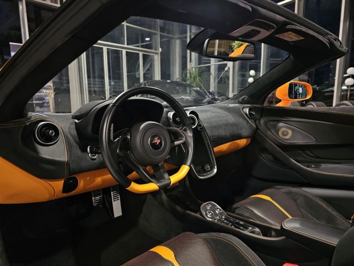 McLaren 570S V8 3.8 570S Spider LED Carbon Orage Ventura GPS Garantie McLaren 02/2025 Orange - 12