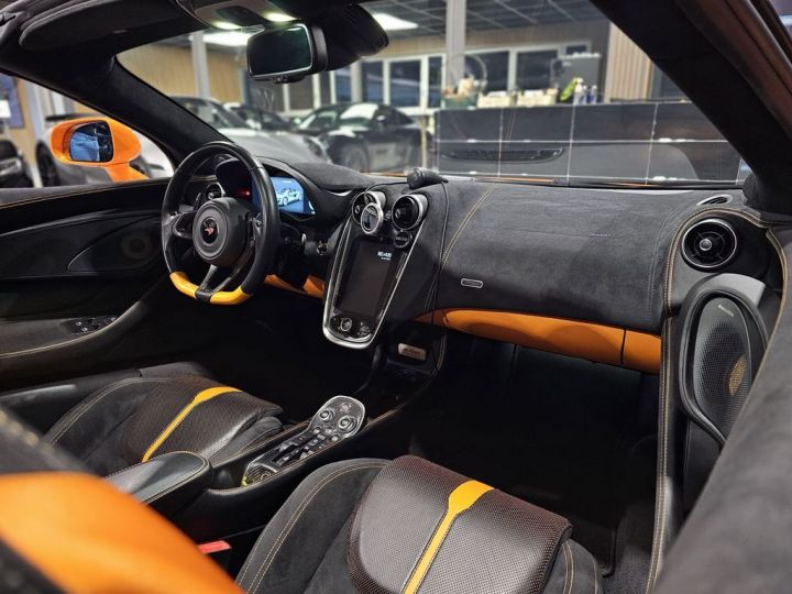 McLaren 570S V8 3.8 570S Spider LED Carbon Orage Ventura GPS Garantie McLaren 02/2025 Orange - 19