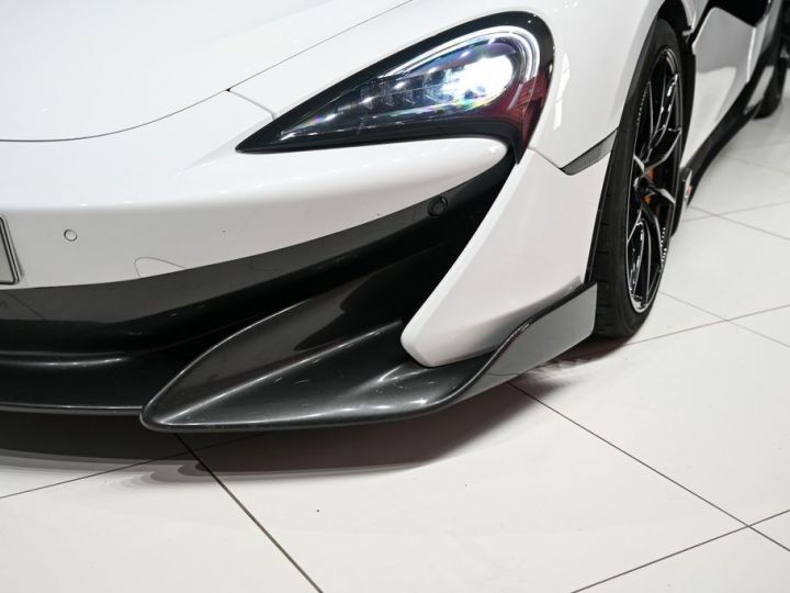 McLaren 600LT V8 3.8 L 600 ch 600LT SENNA CARBON B&W Blanche 1èreM Garantie 12 mois Blanche - 23
