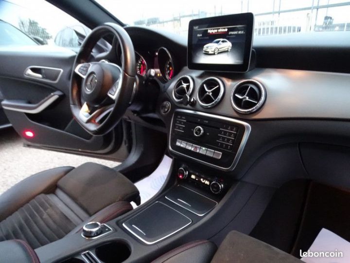 Mercedes CLA Classe Mercedes 180 FASCINATION 7G-DCT Gris - 15