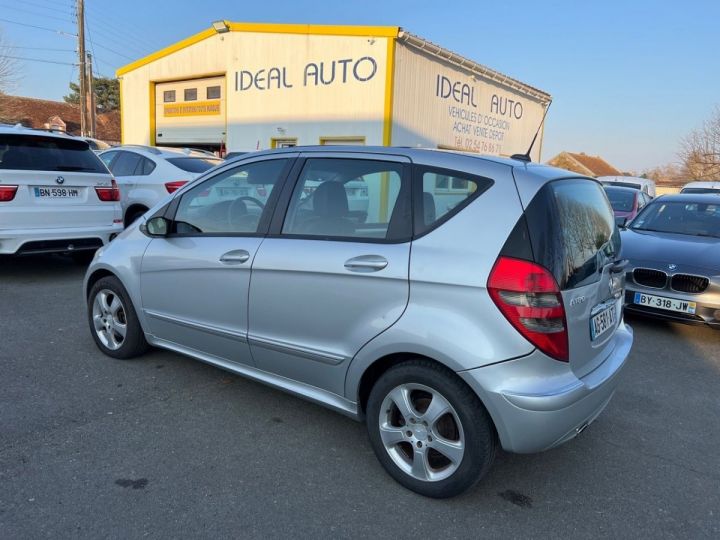 Mercedes Classe A 180 CDI AVANTGARDE Gris C - 4