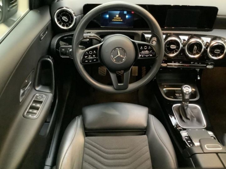 Mercedes Classe A  200 1.3  163 BUSINESS LINE * boite manuelle* noir métal - 12