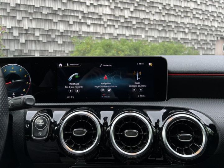 Mercedes Classe A 200 163CH AMG LINE 7G-DCT / TOIT OUVRANT / CARPLAY / GARANTI 12 MOIS PRENIUM Noir - 13