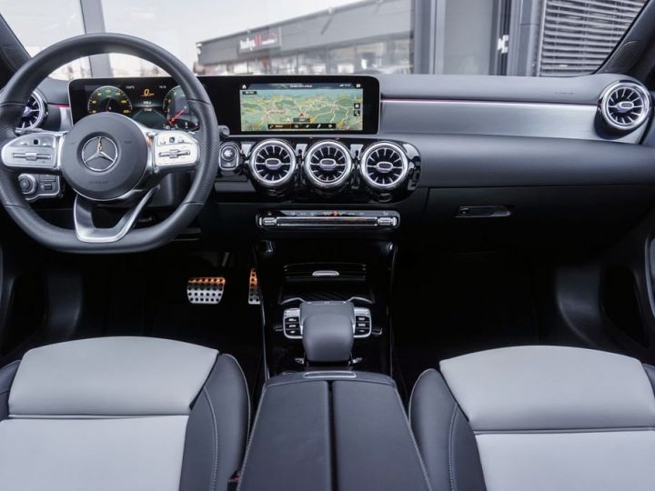 Mercedes Classe A 200 AMG / TOIT PANO – CAMERA – HEAD UP – NAV - 1ère Main – Garantie 12 Mois Gris - 9