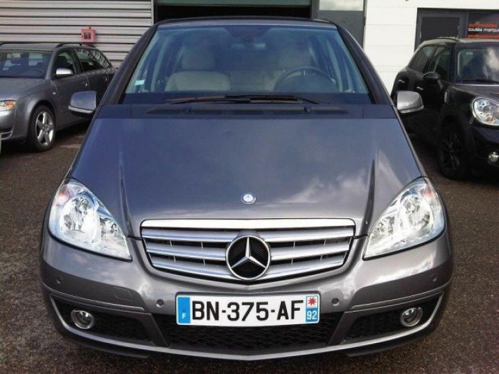 Mercedes Classe A 200 CDI Avantgarde Autotronic CVT (boite automatique)     Diesel GRIS MONTAGNE - 2