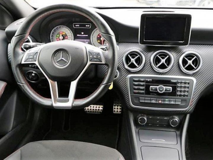 Mercedes Classe A 250 4-MATIC 211CV PACK AMG 7G-DCT     Essence GRIS FONCE METAL - 12