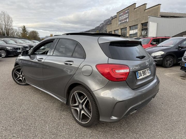 Mercedes Classe A 250 FASCINATION 7G-DCT 4MATIC Gris F - 2