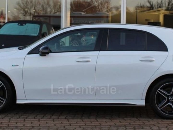 Mercedes Classe A 4 IV 250 E AMG LINE 8G-DCT blanc metal - 9