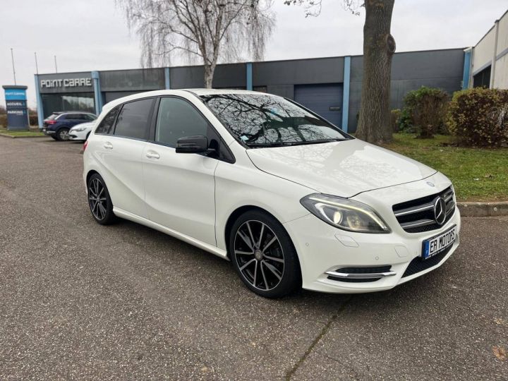 Mercedes Classe B Fascination II (W246) 180 1.6i 122cv Starlight Edition BLANC - 3