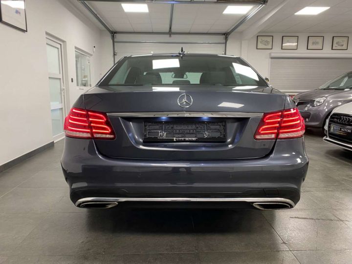 Mercedes Classe E 220 AMG PACK Avantgarde- 1erMAIN- CARNET- FULL-NEUF Bleu Métallisé - 5