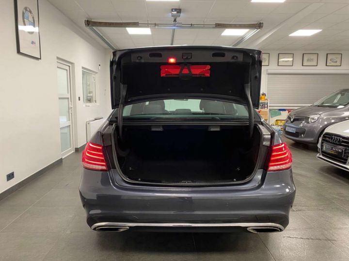 Mercedes Classe E 220 AMG PACK Avantgarde- 1erMAIN- CARNET- FULL-NEUF Bleu Métallisé - 6