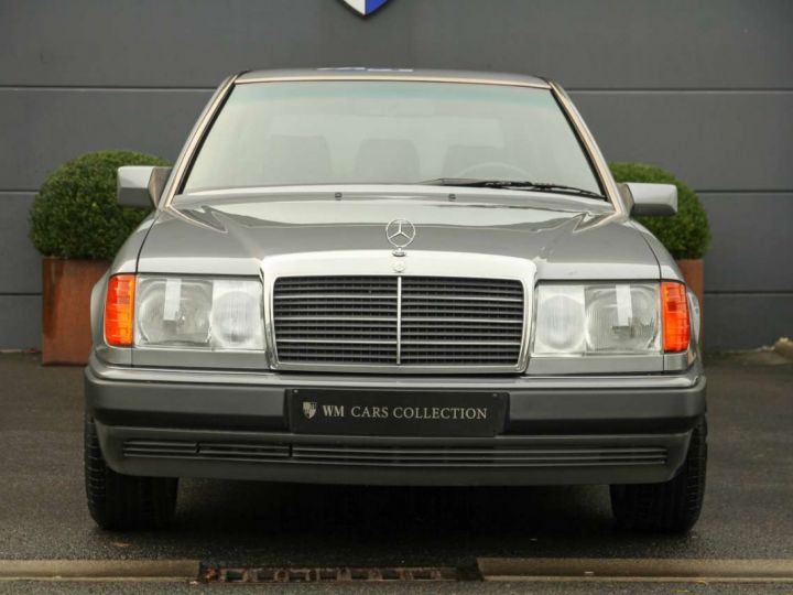 Mercedes Classe E 260 Pullman Limousine 6 Doors V124 Gris Métallisé - 8