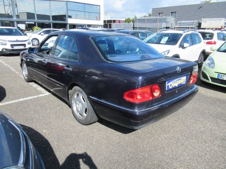 Mercedes Classe E 300 TD BVA Bleu - 6