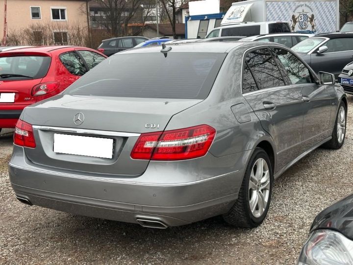 Mercedes Classe E E200 CDI 136 BlueEfficiency AVANTGARDEBEXEC BA Gris - 4