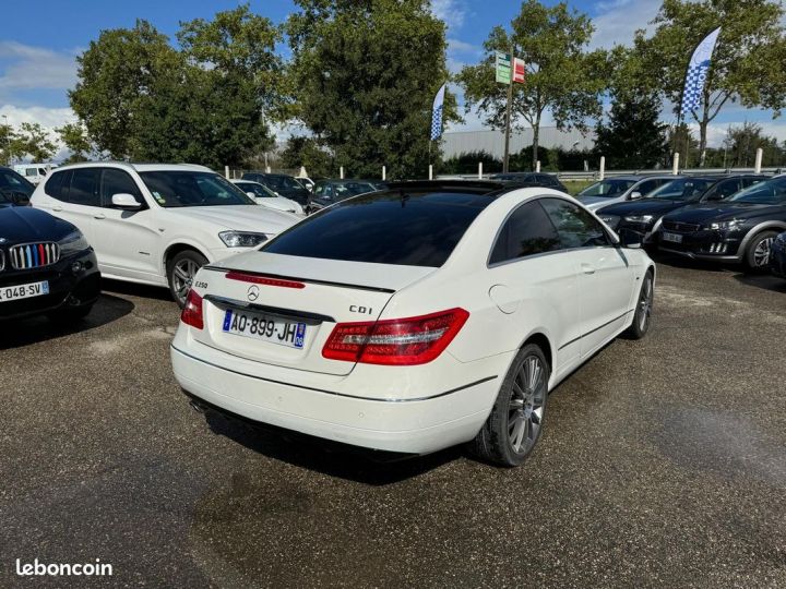 Mercedes Classe E Mercedes benz coupe 250 cdi 204 ch blueefficiency ba toit pano- ouvrant Blanc - 5