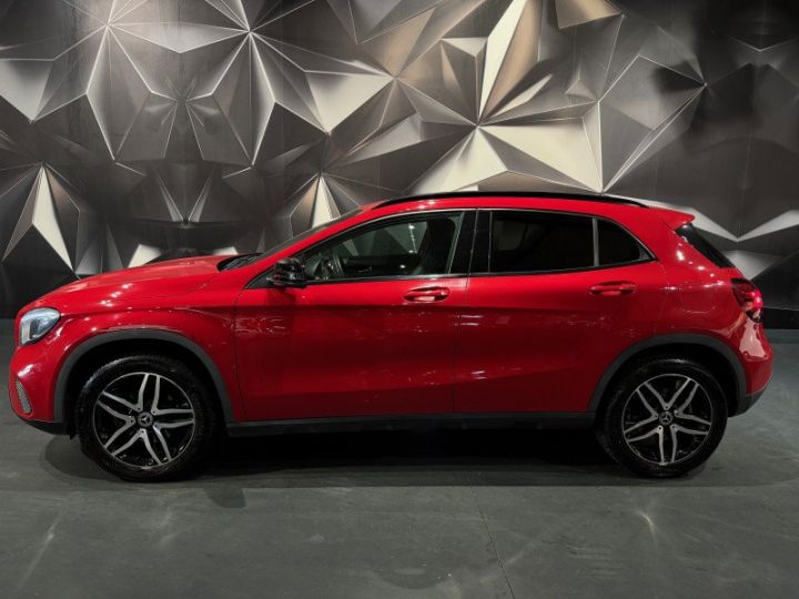 Mercedes Classe GLA 180 BUSINESS EXECUTIVE EDITION Rouge - 3