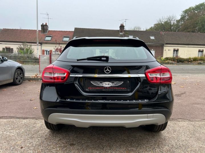 Mercedes Classe GLA 180 INSPIRATION Noir - 10