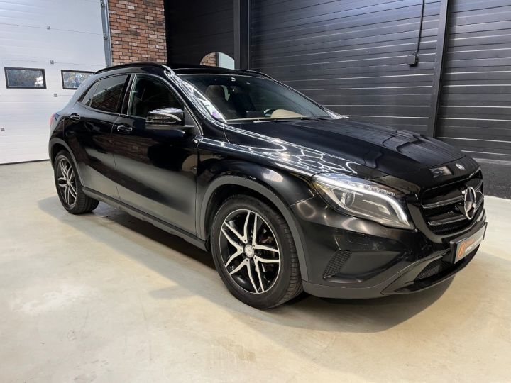 Mercedes Classe GLA 200 Fascination 7-G DCT A Noir - 3